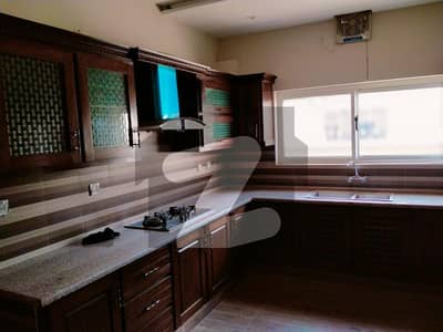 بحریہ ٹاؤن فیز 8 بحریہ ٹاؤن راولپنڈی,راولپنڈی میں 6 کمروں کا 1 کنال مکان 6.5 کروڑ میں برائے فروخت۔