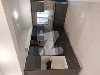 باتھ آئی لینڈ کراچی میں 3 کمروں کا 9 مرلہ فلیٹ 2.4 لاکھ میں کرایہ پر دستیاب ہے۔