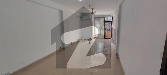 جی ۔ 7 مرکز جی ۔ 7,اسلام آباد میں 2 مرلہ دفتر 1.1 لاکھ میں کرایہ پر دستیاب ہے۔