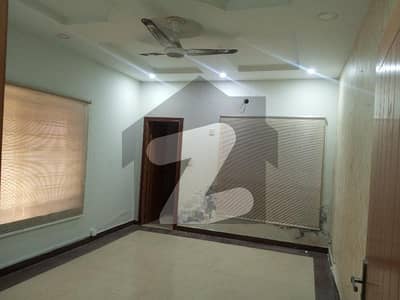 بحریہ ٹاؤن فیز 7 بحریہ ٹاؤن راولپنڈی,راولپنڈی میں 3 کمروں کا 12 مرلہ بالائی پورشن 70.0 ہزار میں کرایہ پر دستیاب ہے۔ بحریہ ٹاؤن فیز 7 بحریہ ٹاؤن راولپنڈی,راولپنڈی میں 3 کمروں کا 12 مرلہ بالائی پورشن 70.0 ہزار میں کرایہ پر دستیاب ہے۔