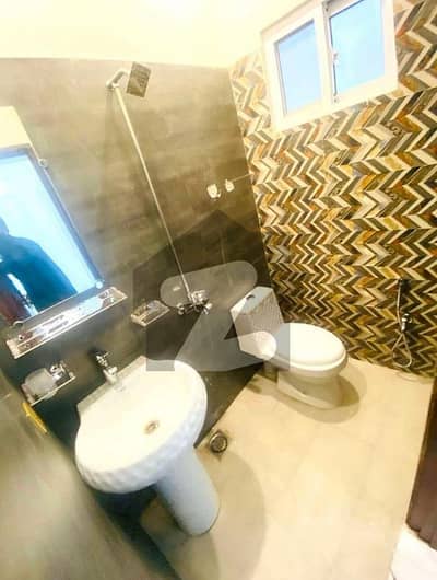 جوہر ٹاؤن لاہور میں 3 کمروں کا 6 مرلہ مکان 2.45 کروڑ میں برائے فروخت۔