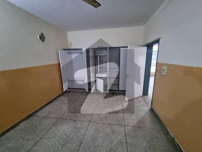 جی ۔ 10 اسلام آباد میں 3 کمروں کا 11 مرلہ بالائی پورشن 90.0 ہزار میں کرایہ پر دستیاب ہے۔