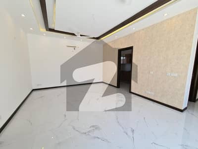 4 MARLA FLOOR AVALIABLE FOR RENT IN DHA PHASE 1