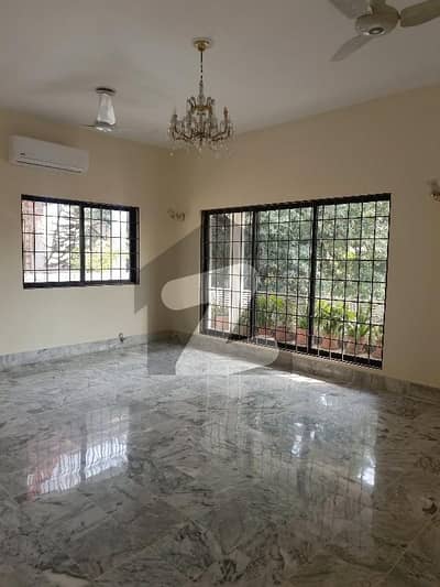 ایف ۔ 11/4 ایف ۔ 11,اسلام آباد میں 6 کمروں کا 1 کنال مکان 16.0 کروڑ میں برائے فروخت۔