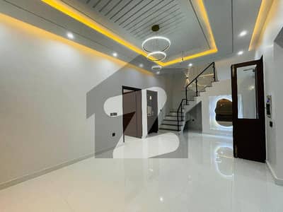 بہادر پور ملتان میں 4 کمروں کا 8 مرلہ مکان 65.0 ہزار میں کرایہ پر دستیاب ہے۔