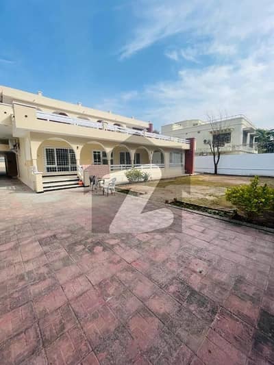 ایف ۔ 6/3 ایف ۔ 6,اسلام آباد میں 7 کمروں کا 3 کنال مکان 14.0 لاکھ میں کرایہ پر دستیاب ہے۔