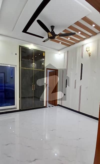 الاحمد گارڈن ۔ بلاک ایف الاحمد گارڈن ہاوسنگ سکیم,جی ٹی روڈ,لاہور میں 5 کمروں کا 5 مرلہ مکان 1.8 کروڑ میں برائے فروخت۔