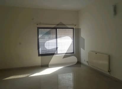 آئی ۔ 8/4 آئی ۔ 8,اسلام آباد میں 5 کمروں کا 14 مرلہ مکان 9.5 کروڑ میں برائے فروخت۔