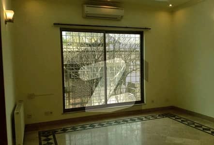 آئی ۔ 8/3 آئی ۔ 8,اسلام آباد میں 3 کمروں کا 12 مرلہ زیریں پورشن 1.3 لاکھ میں کرایہ پر دستیاب ہے۔