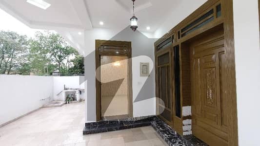 آئی ۔ 8/3 آئی ۔ 8,اسلام آباد میں 8 کمروں کا 14 مرلہ مکان 13.0 کروڑ میں برائے فروخت۔