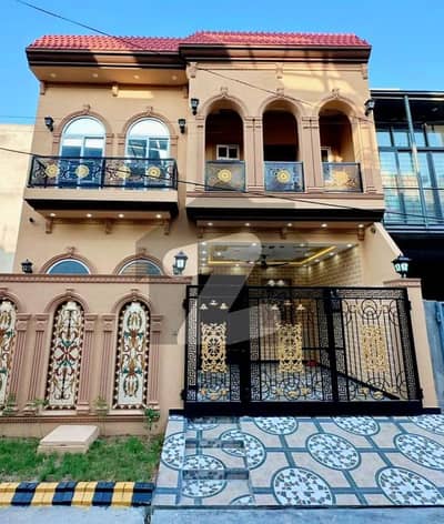 بسم اللہ ہاؤسنگ سکیم ۔ بلاک اے بسم اللہ ہاؤسنگ سکیم,جی ٹی روڈ,لاہور میں 4 کمروں کا 5 مرلہ مکان 2.3 کروڑ میں برائے فروخت۔