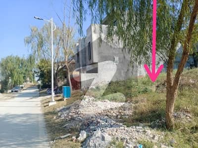 فیصل ٹاؤن - ایف ۔ 18 اسلام آباد میں 8 مرلہ رہائشی پلاٹ 1.68 کروڑ میں برائے فروخت۔