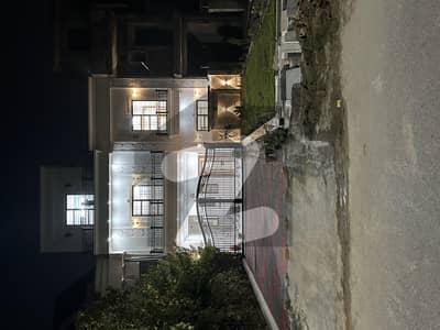 جی ۔ 13/3 جی ۔ 13,اسلام آباد میں 4 کمروں کا 7 مرلہ مکان 6.75 کروڑ میں برائے فروخت۔