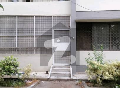 A Spacious 10 Marla Flat In Askari 5