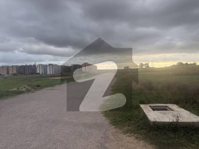 Ideal Location Level % Very Reasonable Rate golden investment