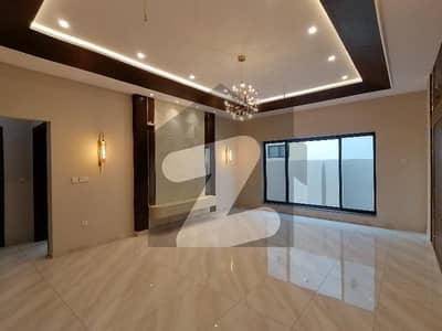 ناردرن بائی پاس ملتان میں 4 کمروں کا 10 مرلہ مکان 3.4 کروڑ میں برائے فروخت۔