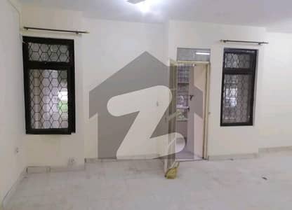10 Marla Flat In Beautiful Location Of Askari 5 In Lahore