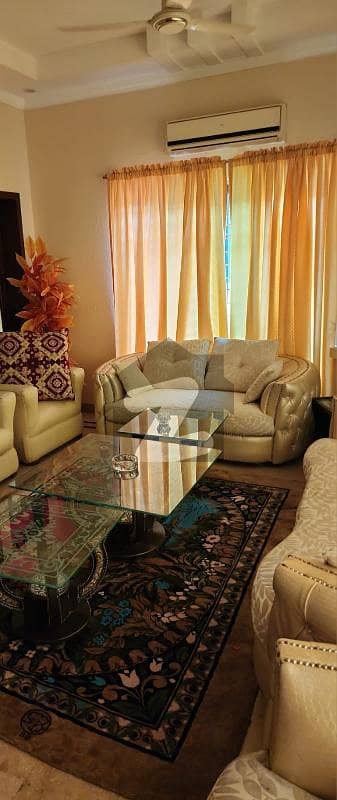 ڈی ایچ اے فیز 5 - بلاک ای فیز 5,ڈیفنس (ڈی ایچ اے),لاہور میں 3 کمروں کا 1 کنال بالائی پورشن 2.0 لاکھ میں کرایہ پر دستیاب ہے۔