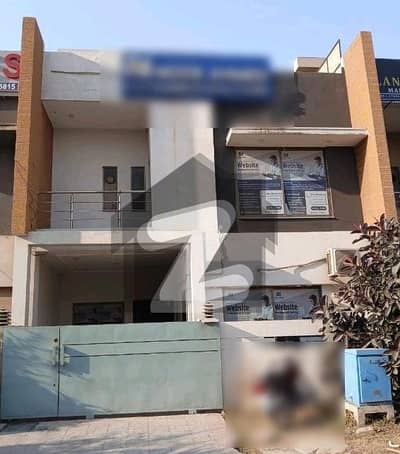 Centrally Located House Available In B-17 For rent