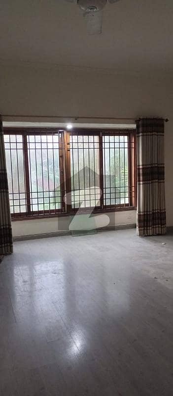 ڈی ایچ اے فیز 7 ڈی ایچ اے ڈیفینس,کراچی میں 5 کمروں کا 1 کنال مکان 13.5 کروڑ میں برائے فروخت۔