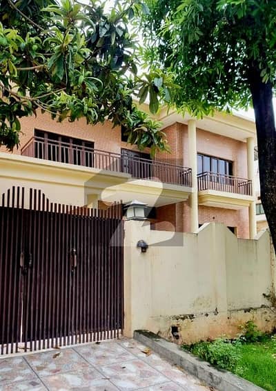 i-8/2. one kanal Double Storey House. Available For Rent Near Park Ideal Location For More Options Available. tiles flooring