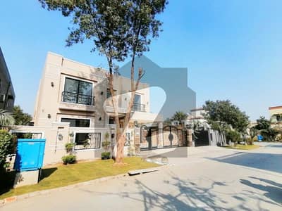 Prime Location 1 Kanal House For sale In Lahore