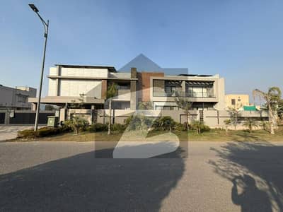 ڈی ایچ اے فیز 6 ڈیفنس (ڈی ایچ اے),لاہور میں 5 کمروں کا 2 کنال مکان 26.0 کروڑ میں برائے فروخت۔