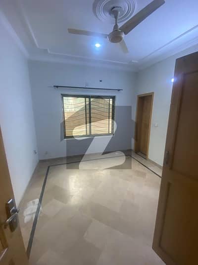 جی ۔ 13 اسلام آباد میں 3 کمروں کا 10 مرلہ زیریں پورشن 1.1 لاکھ میں کرایہ پر دستیاب ہے۔