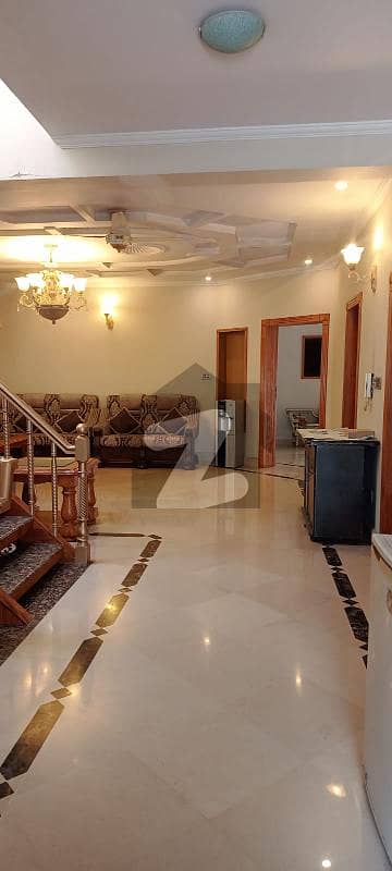 ڈی ایچ اے فیز 3 ڈیفنس (ڈی ایچ اے),لاہور میں 5 کمروں کا 1 کنال مکان 3.2 لاکھ میں کرایہ پر دستیاب ہے۔