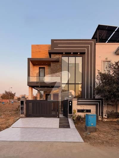 ڈی ایچ اے 9 ٹاؤن ۔ بلاک ڈی ڈی ایچ اے 9 ٹاؤن,ڈیفنس (ڈی ایچ اے),لاہور میں 3 کمروں کا 5 مرلہ مکان 2.75 کروڑ میں برائے فروخت۔