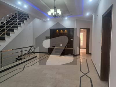 ڈی ایچ اے ڈیفینس فیز 1 ڈی ایچ اے ڈیفینس,اسلام آباد میں 8 کمروں کا 8 مرلہ مکان 5.3 کروڑ میں برائے فروخت۔ ڈی ایچ اے ڈیفینس فیز 1 ڈی ایچ اے ڈیفینس,اسلام آباد میں 8 کمروں کا 8 مرلہ مکان 5.3 کروڑ میں برائے فروخت۔