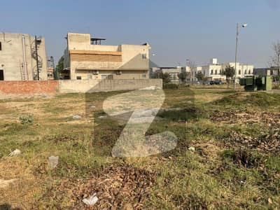 ڈی ایچ اے فیز 8 - بلاک ایکس فیز 8,ڈیفنس (ڈی ایچ اے),لاہور میں 10 مرلہ رہائشی پلاٹ 2.25 کروڑ میں برائے فروخت۔ ڈی ایچ اے فیز 8 - بلاک ایکس فیز 8,ڈیفنس (ڈی ایچ اے),لاہور میں 10 مرلہ رہائشی پلاٹ 2.25 کروڑ میں برائے فروخت۔