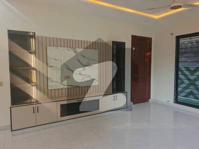 بحریہ ٹاؤن فیز 8 بحریہ ٹاؤن راولپنڈی,راولپنڈی میں 5 کمروں کا 10 مرلہ مکان 1.35 لاکھ میں کرایہ پر دستیاب ہے۔