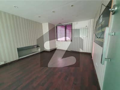 مین بلیوارڈ گلبرگ گلبرگ,لاہور میں 4 کمروں کا 7 مرلہ دفتر 1.75 لاکھ میں کرایہ پر دستیاب ہے۔