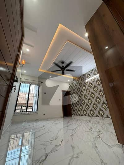 10 Marla Double Unit Designers House Available For Sale