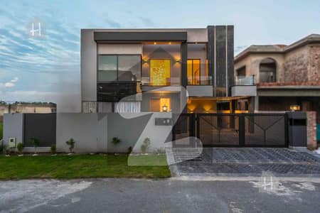 ڈی ایچ اے فیز 7 - بلاک یو فیز 7,ڈیفنس (ڈی ایچ اے),لاہور میں 5 کمروں کا 1 کنال مکان 7.1 کروڑ میں برائے فروخت۔