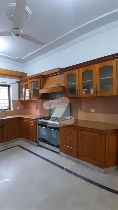 ای ۔ 11/4 ای ۔ 11,اسلام آباد میں 3 کمروں کا 1 کنال بالائی پورشن 1.9 لاکھ میں کرایہ پر دستیاب ہے۔