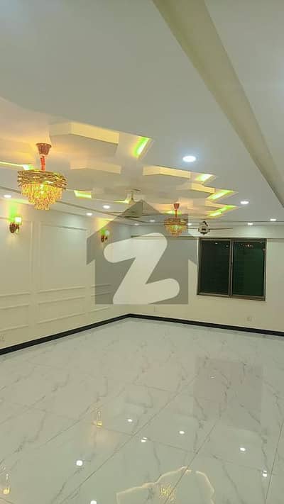 ایف ۔ 11 مرکز ایف ۔ 11,اسلام آباد میں 4 کمروں کا 16 مرلہ فلیٹ 2.5 لاکھ میں کرایہ پر دستیاب ہے۔