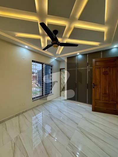 پارک ویو سٹی لاہور میں 4 کمروں کا 5 مرلہ مکان 2.3 کروڑ میں برائے فروخت۔ پارک ویو سٹی لاہور میں 4 کمروں کا 5 مرلہ مکان 2.3 کروڑ میں برائے فروخت۔