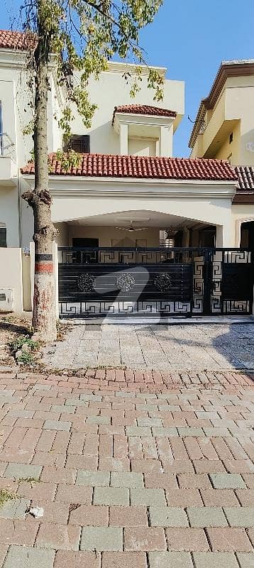 بحریہ انکلیو - سیکٹر اے بحریہ انکلیو,بحریہ ٹاؤن,اسلام آباد میں 5 کمروں کا 10 مرلہ مکان 5.25 کروڑ میں برائے فروخت۔