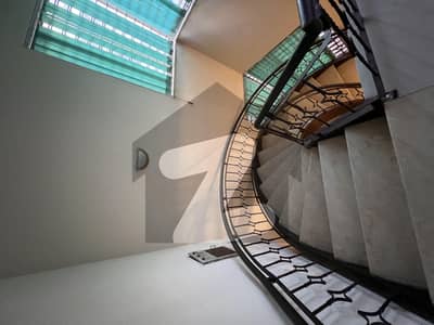 ڈی ایچ اے فیز 1 - سیکٹر ای ڈی ایچ اے ڈیفینس فیز 1,ڈی ایچ اے ڈیفینس,اسلام آباد میں 5 کمروں کا 1 کنال مکان 7.5 کروڑ میں برائے فروخت۔