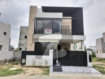 ڈی ایچ اے 9 ٹاؤن ڈیفنس (ڈی ایچ اے),لاہور میں 3 کمروں کا 5 مرلہ مکان 2.45 کروڑ میں برائے فروخت۔