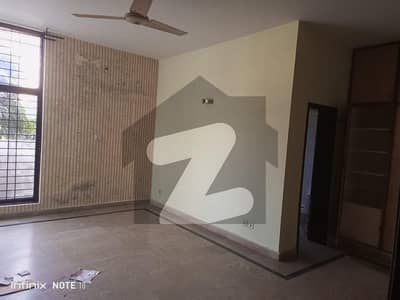 ڈی ایچ اے فیز 3 - بلاک ڈبلیو فیز 3,ڈیفنس (ڈی ایچ اے),لاہور میں 5 کمروں کا 1 کنال مکان 2.65 لاکھ میں کرایہ پر دستیاب ہے۔ ڈی ایچ اے فیز 3 - بلاک ڈبلیو فیز 3,ڈیفنس (ڈی ایچ اے),لاہور میں 5 کمروں کا 1 کنال مکان 2.65 لاکھ میں کرایہ پر دستیاب ہے۔