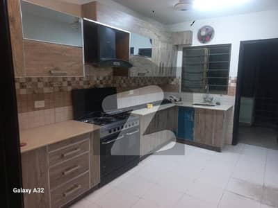 10 MARLA 3 BED FLAT AVAILABLE FOR RENT WITH GAS IN ASKARI 11