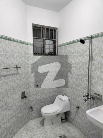 ایف ۔ 11 اسلام آباد میں 3 کمروں کا 1 کنال زیریں پورشن 2.0 لاکھ میں کرایہ پر دستیاب ہے۔