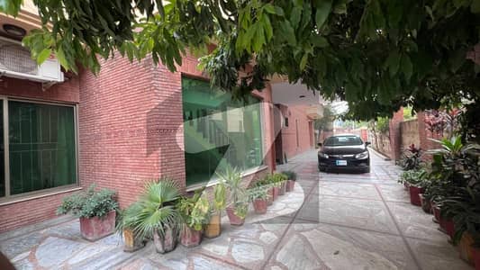 ایف ۔ 6/2 ایف ۔ 6,اسلام آباد میں 4 کمروں کا 2 کنال زیریں پورشن 5.5 لاکھ میں کرایہ پر دستیاب ہے۔