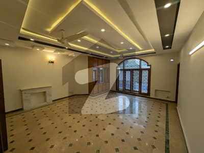ایف ۔ 7 اسلام آباد میں 3 کمروں کا 1 کنال بالائی پورشن 4.0 لاکھ میں کرایہ پر دستیاب ہے۔
