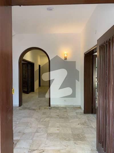 ڈی ایچ اے فیز 3 ڈیفنس (ڈی ایچ اے),لاہور میں 5 کمروں کا 1 کنال مکان 2.3 لاکھ میں کرایہ پر دستیاب ہے۔