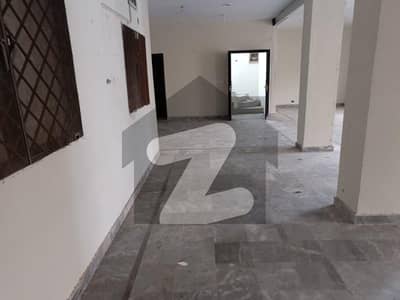 ڈی ایچ اے فیز 2 - بلاک ٹی فیز 2,ڈیفنس (ڈی ایچ اے),لاہور میں 4 مرلہ دفتر 1.15 لاکھ میں کرایہ پر دستیاب ہے۔