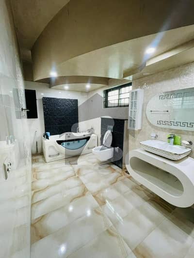 ڈی ایچ اے فیز 3 - بلاک زیڈ فیز 3,ڈیفنس (ڈی ایچ اے),لاہور میں 5 کمروں کا 1 کنال مکان 7.85 کروڑ میں برائے فروخت۔